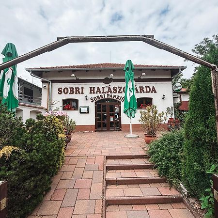 Sobri Halaszcsarda Es Panzio Baja Eksteriør billede