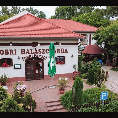 Sobri Halaszcsarda Es Panzio Baja Eksteriør billede
